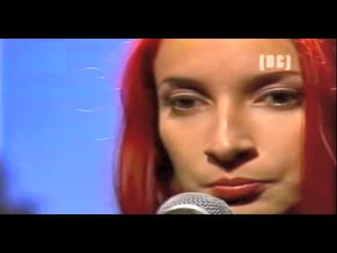 Video de YouTube: Madre Matilda — Entre tus brazos (álbum debut, 1998)
